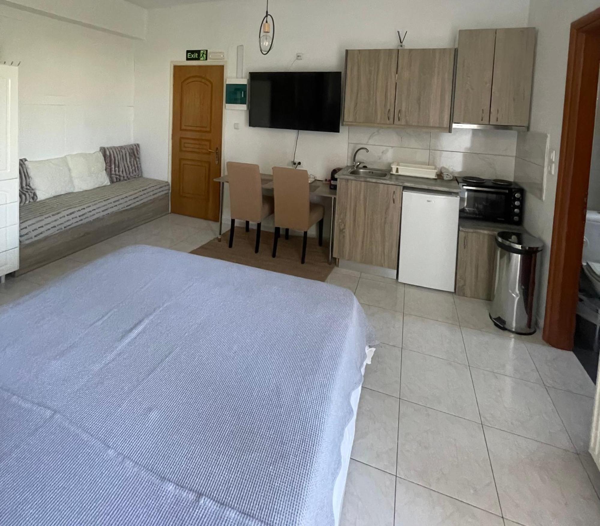 Greece Apartments Now พาทรา ภายนอก รูปภาพ